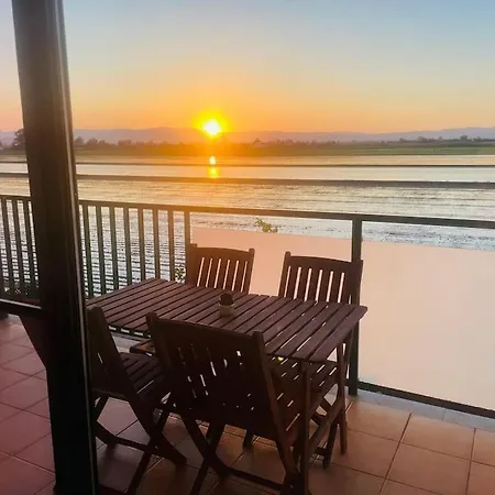 Delta De L'ebre, In Eucaliptus Apartamento